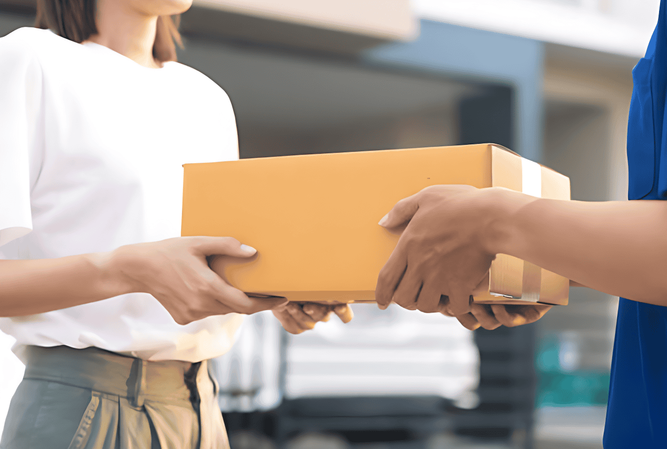 Secure handling and storage of valuable packages